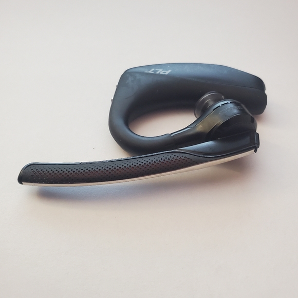 Plantronics Voyager 5200 - Single-Ear Bluetooth Headset - Picture 3 of 6